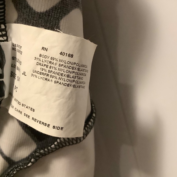 Miraclesuit Geometric Estilo Tummy Control Swimsuit Retro Pinup *See Flaw* - Picture 13 of 16